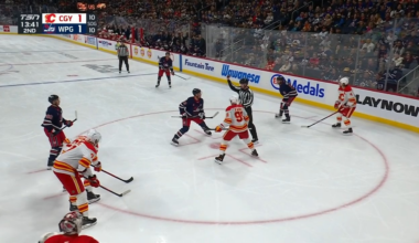 First goal on home ice for Jonathan Toews!