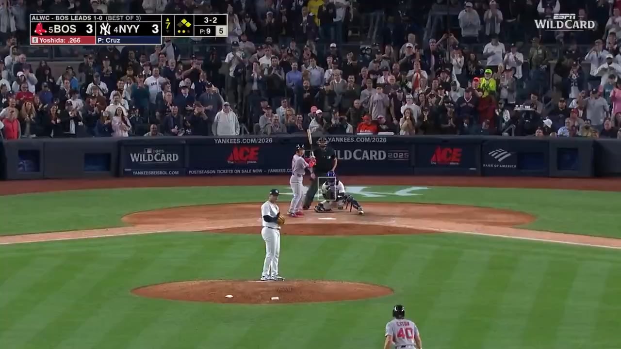 Most underrated play of the night from Jazz here, obviously he didn't get the out but he saved a run and kept the game tied.
