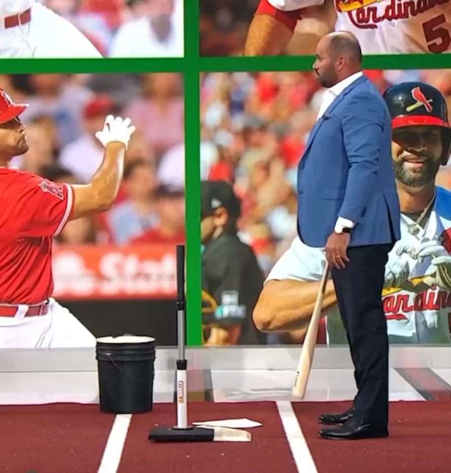 [Koke] Albert Pujols talking hitting and referencing what Tony Gwynn always preached: "swing the knob, not the barrel." Pujols has mentioned on several occasions that Gwynn’s 1990s hitting clinic video played a significant role in shaping his approach at the plate.