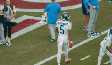 [Titans] Mic'd up with @elicayomanor presented by @Verizon