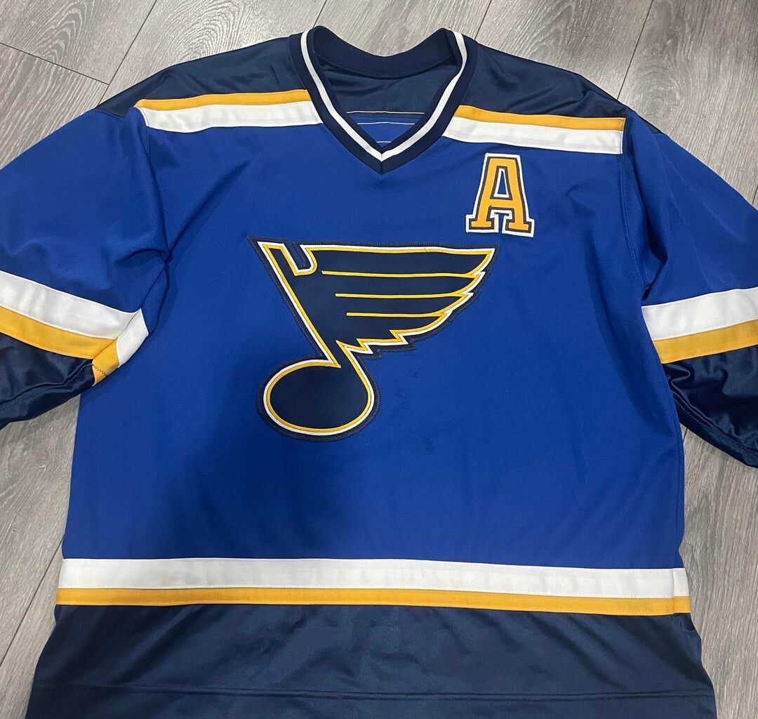 1999-2000 nhl patch royal blue or navy?