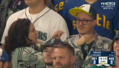Mariners fan has an emotional moment after Seattle takes the lead