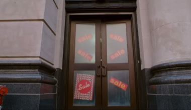 Travis Kelce walking into practice today