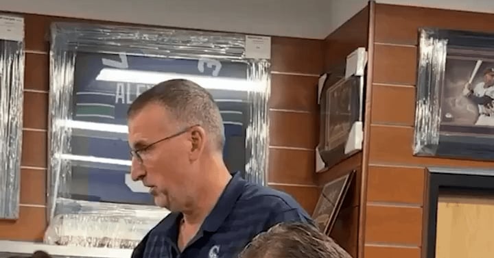 [Highlight] Randy Johnson on why he doesn’t sign jerseys: “It’s the one thing that can raise money for charity”