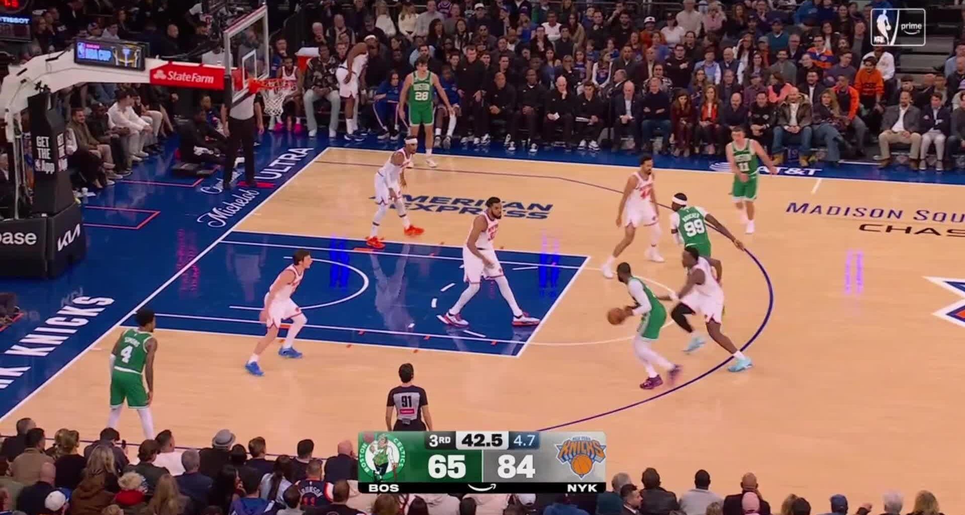 [Highlight] Jaylen Brown's fake hairline gets rubbed off on OG Anunoby's jersey