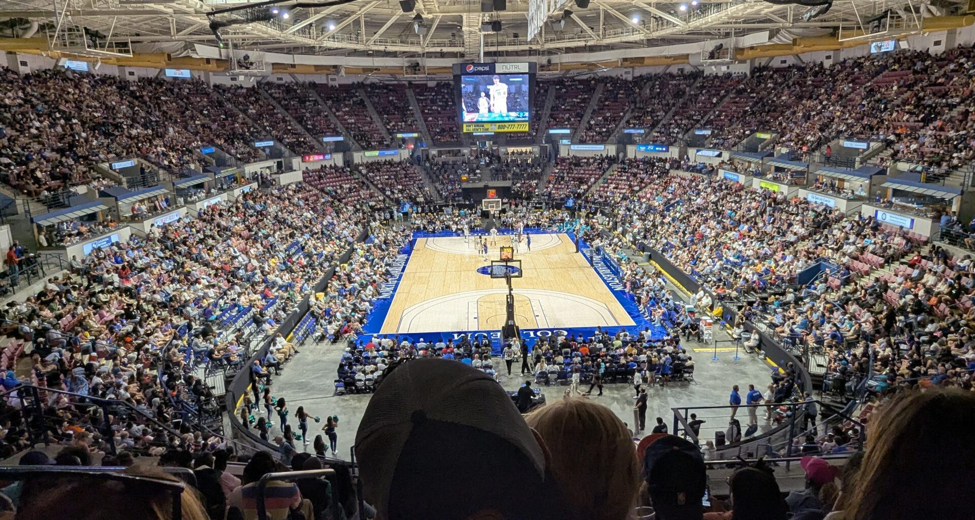 Crowd for the Hornets and Thunder playing at the North Charleston Coliseum