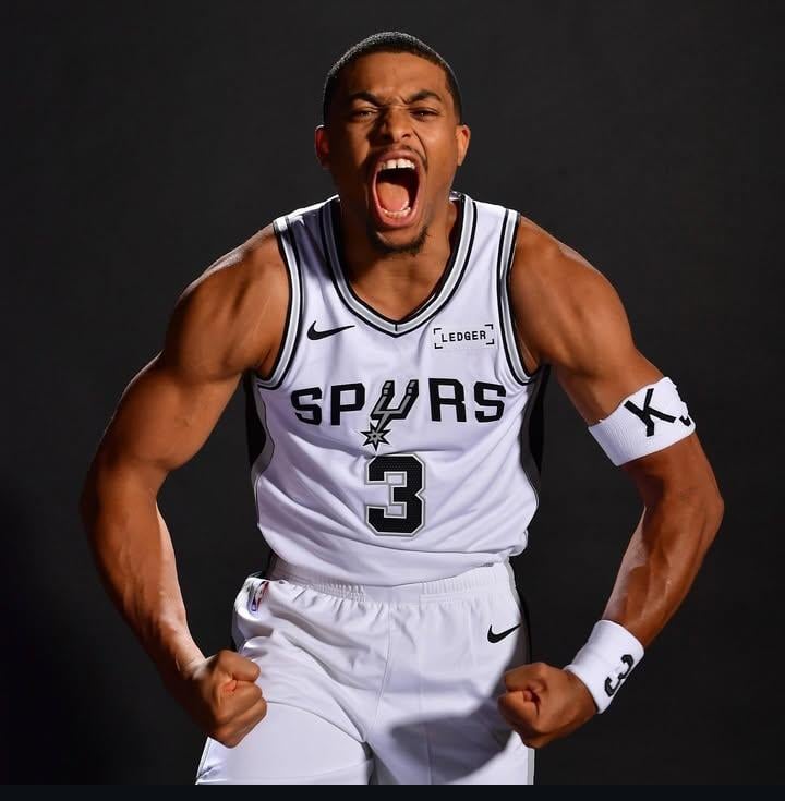 Keldon "BIG BODY" Johnson looking SWOLE bro 💪