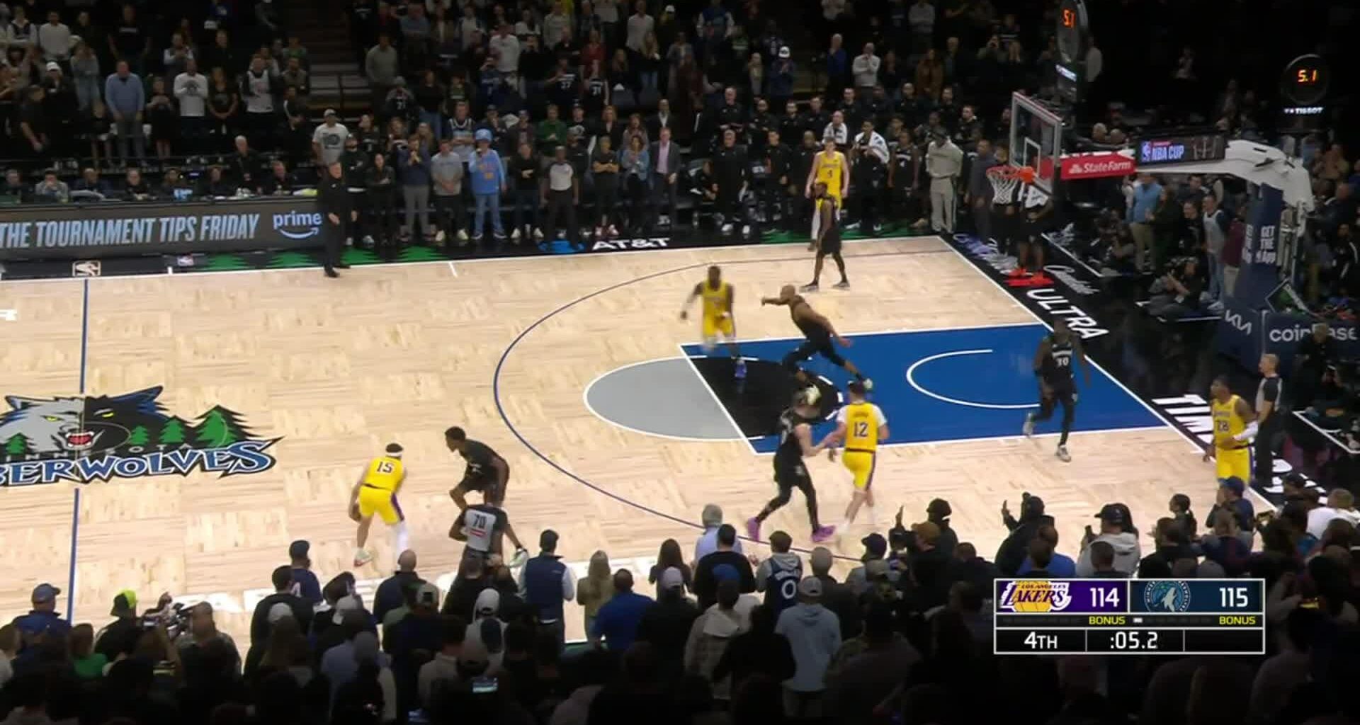 [Highlight] Austin Reaves with the game-winner buzzer-beater to win the game for the Lakers!