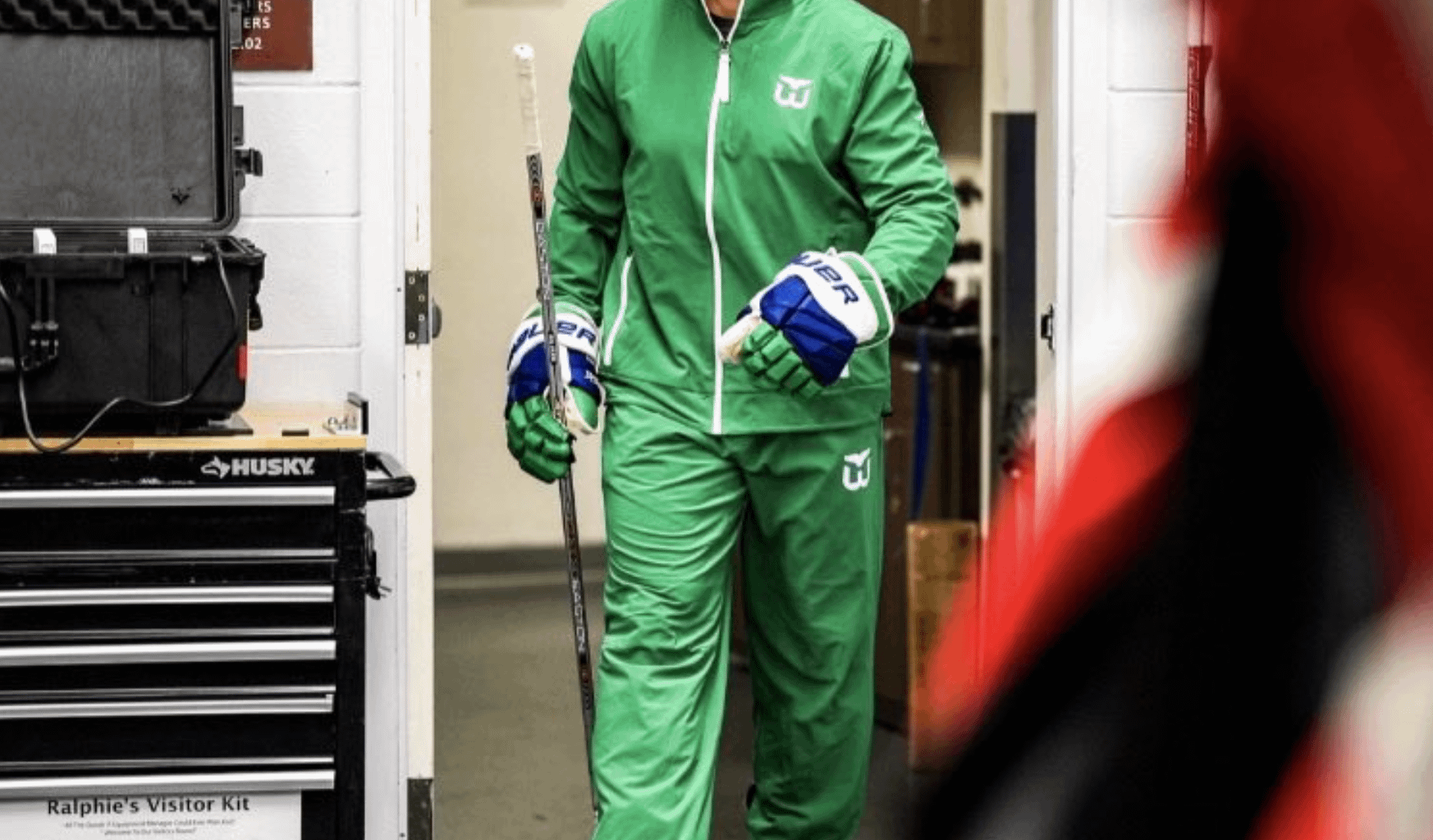 I NEED THIS TRACK SUIT, PLEASE TAKE MY MONEY