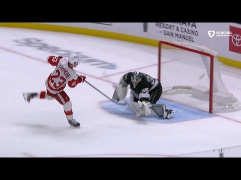 We are unbelievably spoiled to have an 18-minute recap of last night's 10:15PM game uploaded at 5AM the next morning. Awood40 is the GOAT.