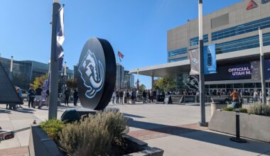 Season ticket holder line was already pretty long but non season isn't too bad when I left, and there's a lot of stock still