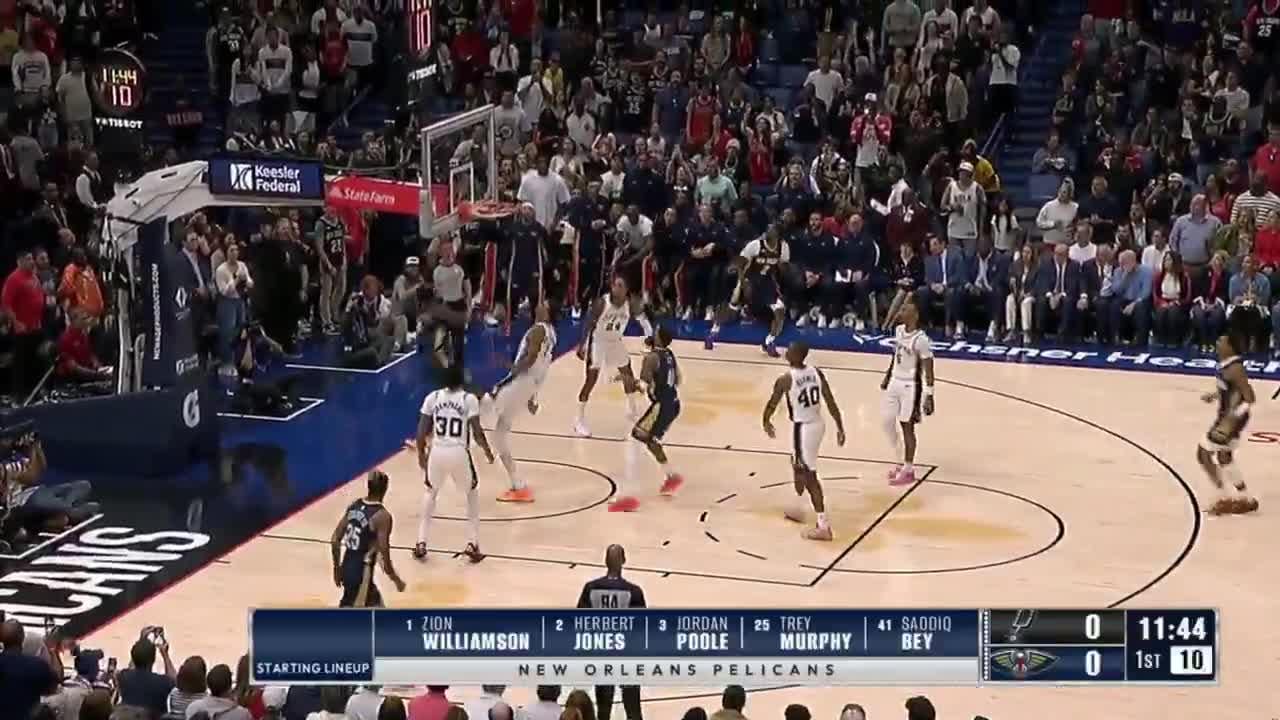 [Highlight] Zion dunks on Wemby to start the game