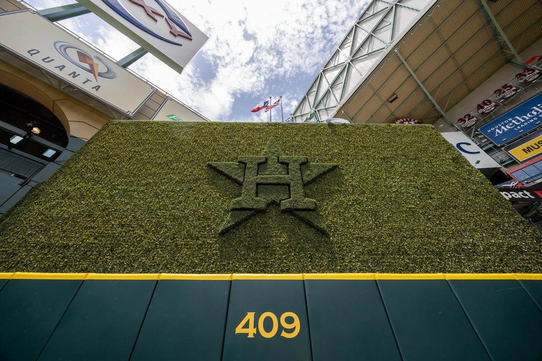 Last summer, I visited Minute Maid Park for the first time after being an out-of-town Astros fan for over 15 years. Here are some of my shots: