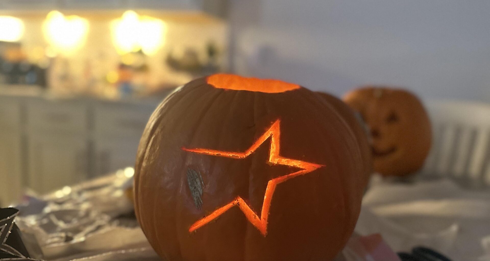 Made an attempt at the 90's Astros logo 🎃🎃