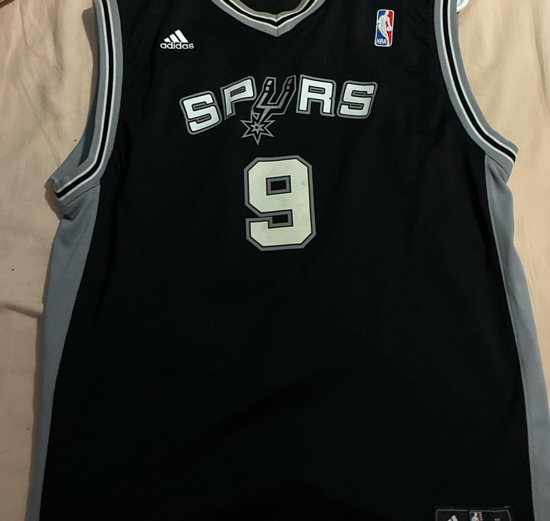 How to appropriately price a jersey for selling?