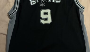 How to appropriately price a jersey for selling?