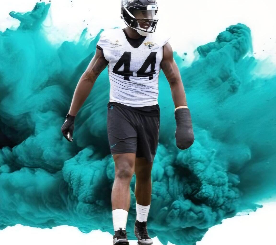 People sleep on him, but Travon's rested and ready to have an impact on this game (club hand and all)