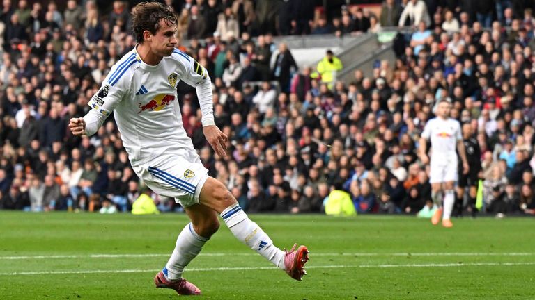 Brenden Aaronson fails to convert a good opportunity to equalise for Leeds at Burnley