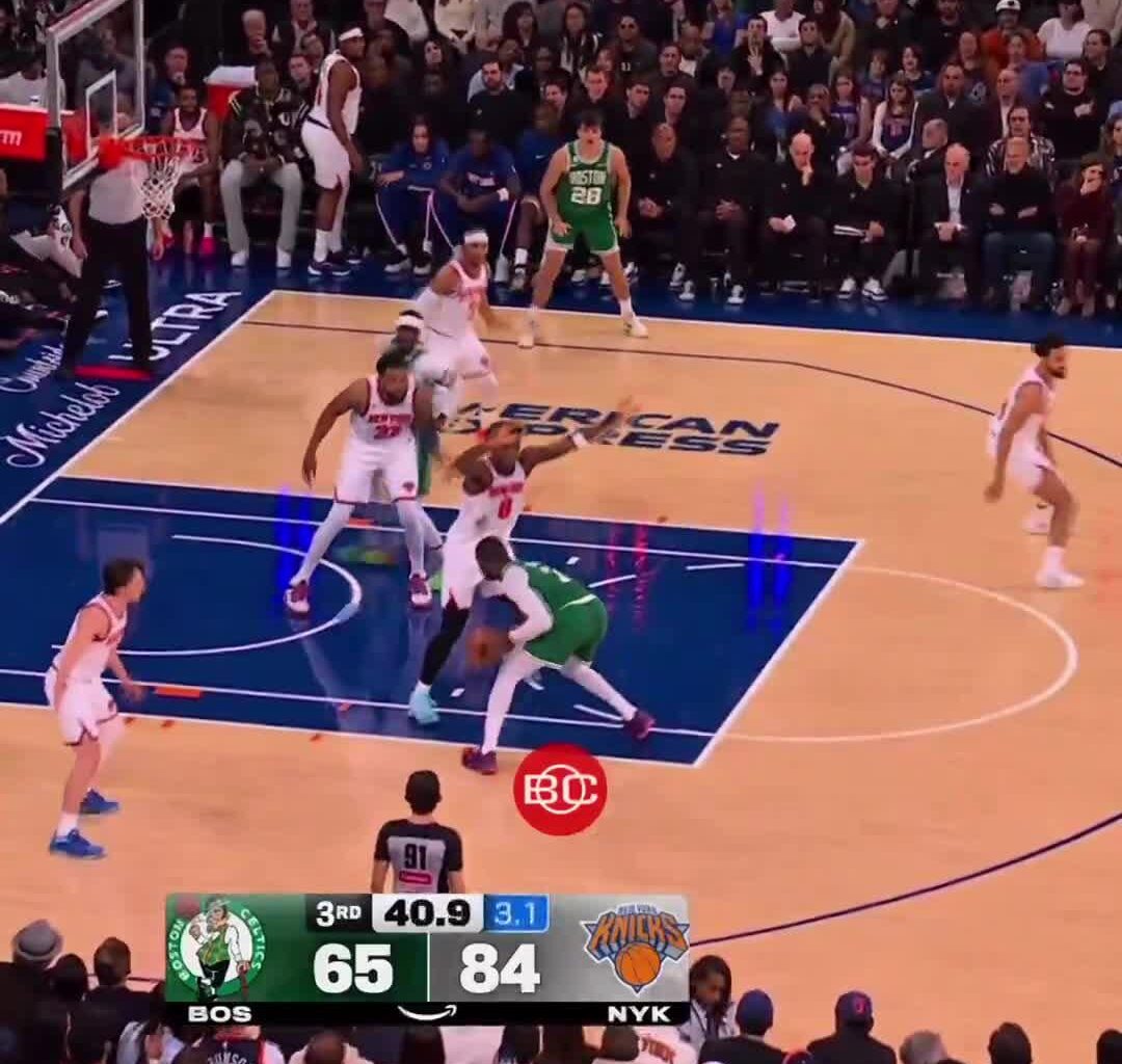 [Highlight] Jaylen Brown's fake hairline gets rubbed off on OG Anunoby's jersey