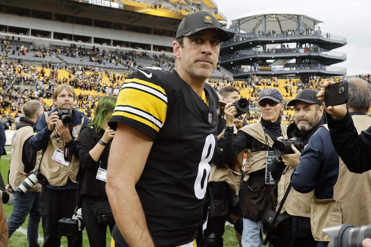 Aaron Rodgers calls Steelers’ field ‘borderline unplayable’ after win vs. Browns
