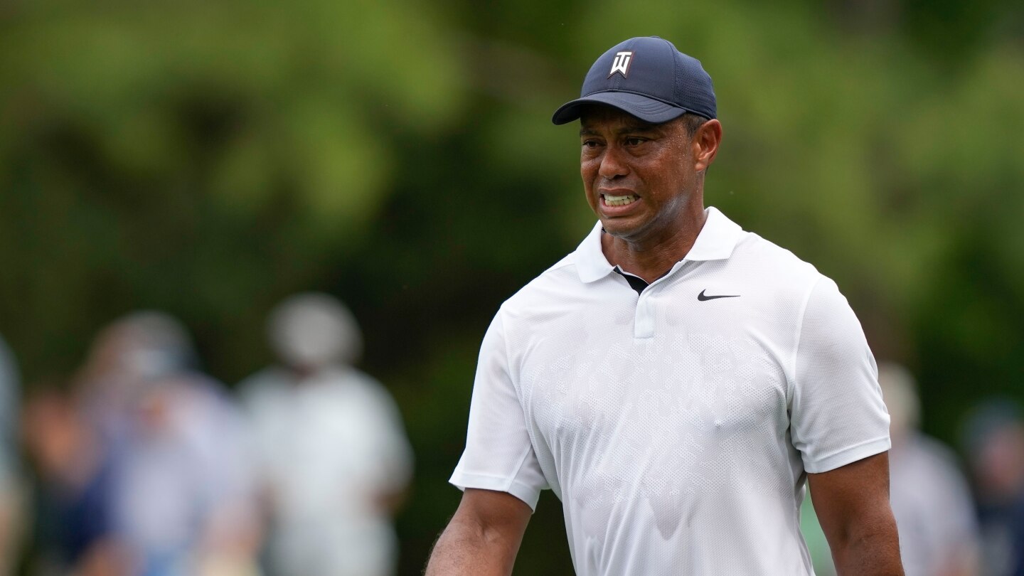 Tiger Woods has a seventh back surgery to have disk replaced