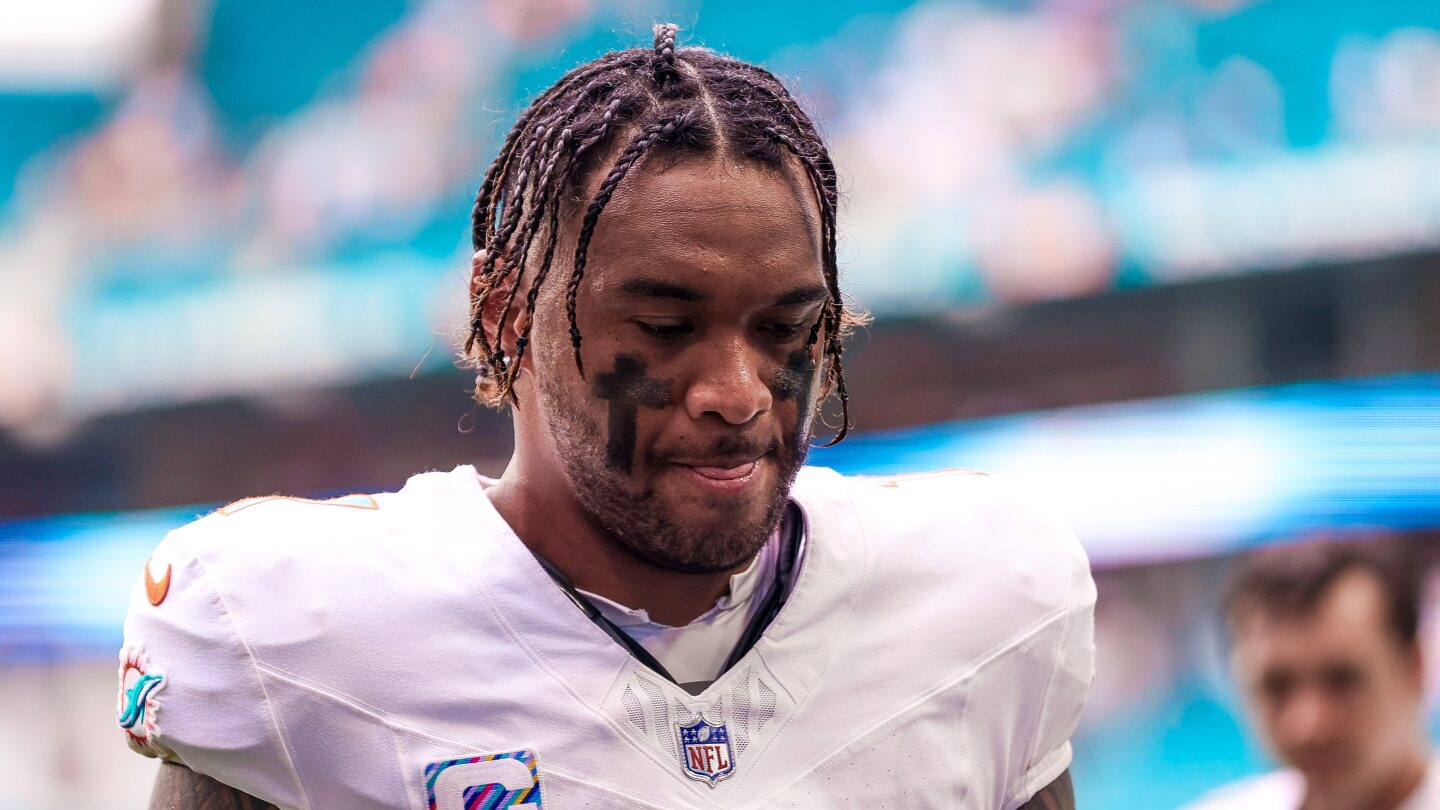 Mike McDaniel: Tua Tagovailoa picked the wrong forum for his comments