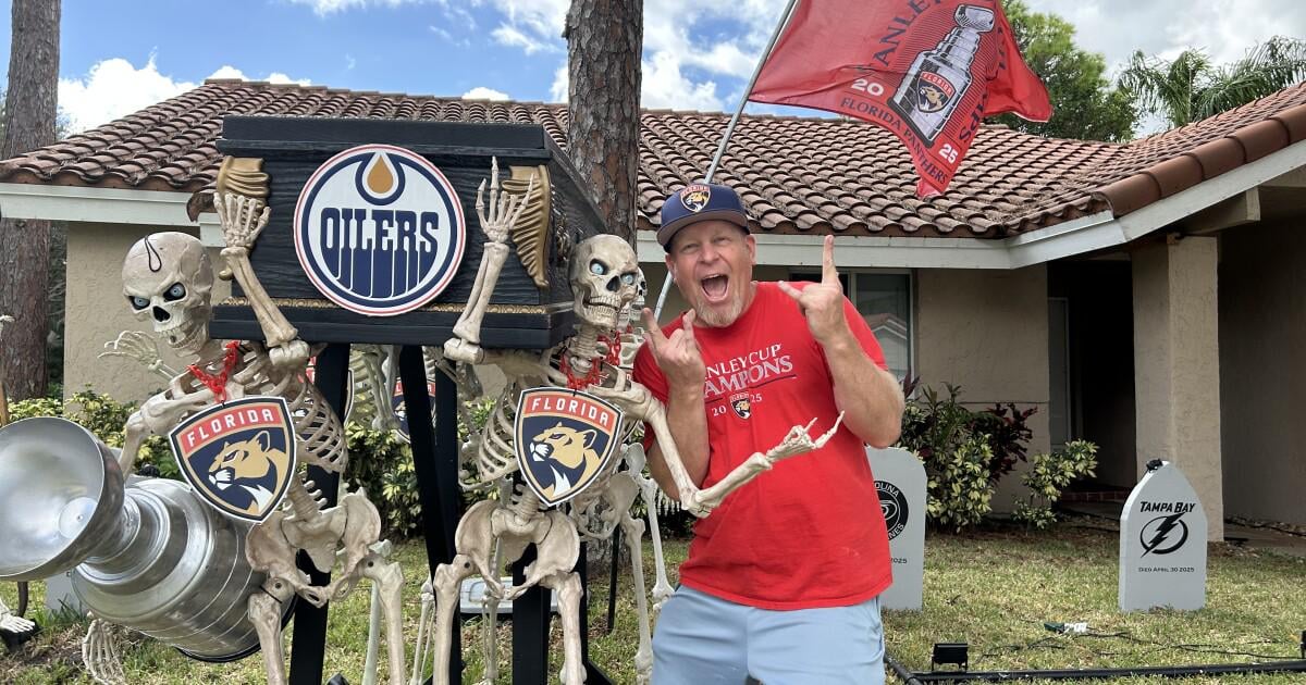 Fan creates spooky Florida Panthers-themed front yard Halloween display