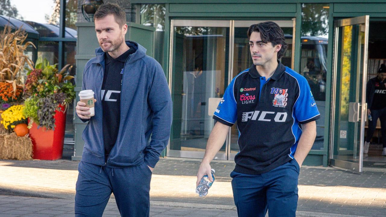 Oilers celebrate Henrique's 1000th game with special shirts in Ottawa