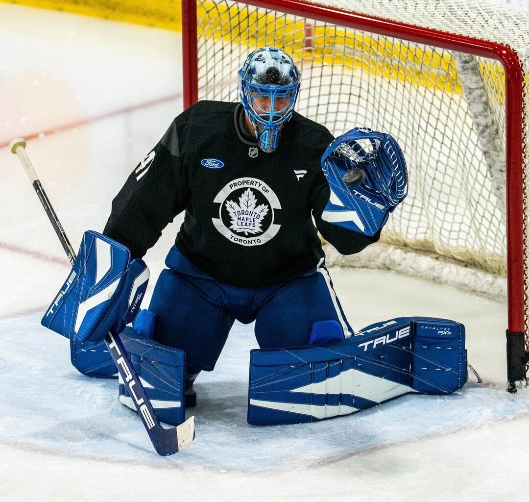 Stolarz new mask featuring a polar bear (Carlton)
