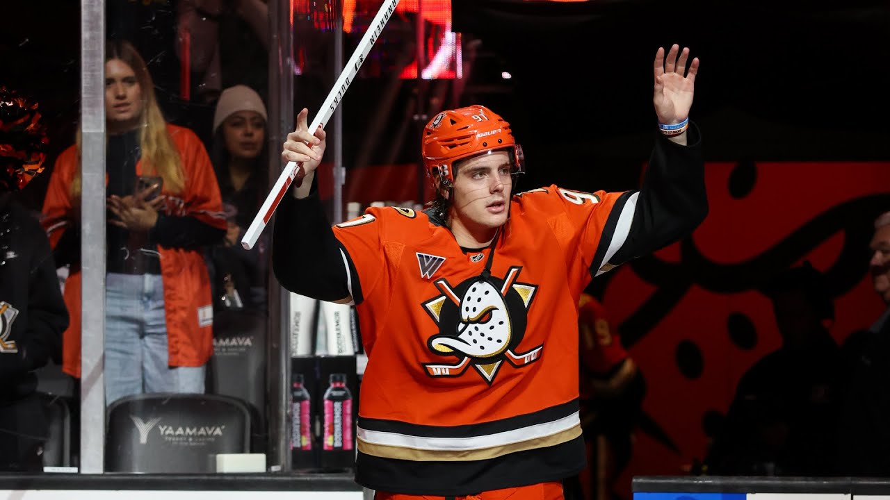 Carlsson collects 4 points as Ducks keep rolling 🇸🇪🔥🦆 Carlssons show – fyra poäng i Ducks seger