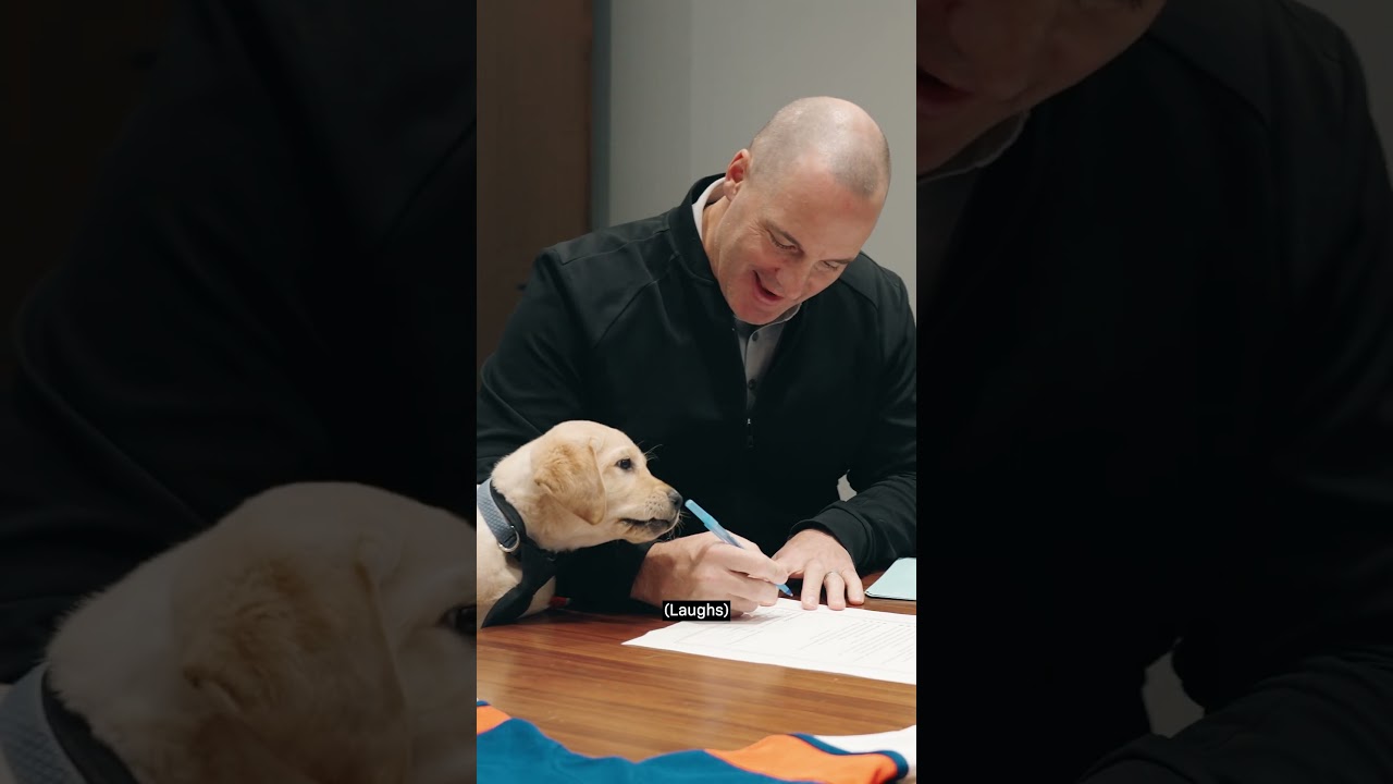 New York Islanders Sign 6th Puppy, Marty!
