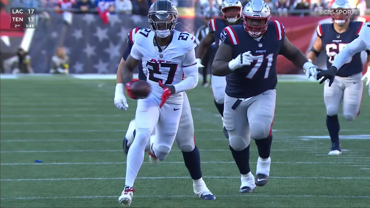 Clutch Strip-Sack! ATL changes game with major play before half