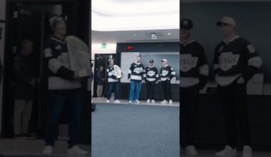 WORLD CHAMPS ARE HERE TO READ THE LINEUP! @Dodgers 🔥  #gokingsgo #hockey