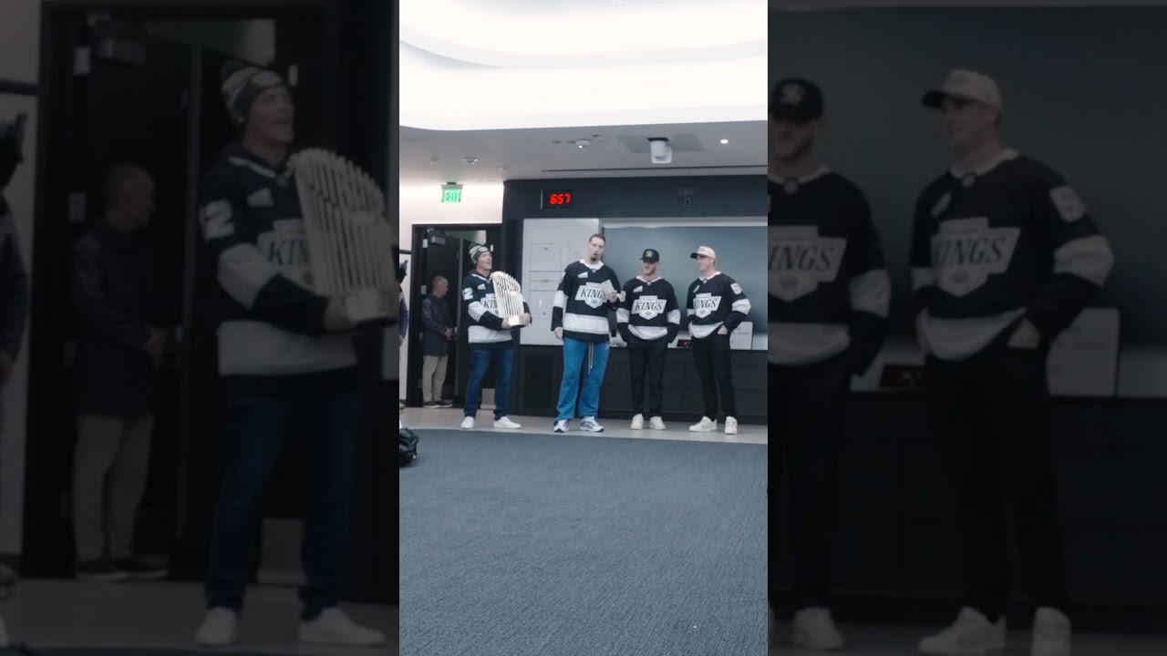 WORLD CHAMPS ARE HERE TO READ THE LINEUP! @Dodgers 🔥  #gokingsgo #hockey