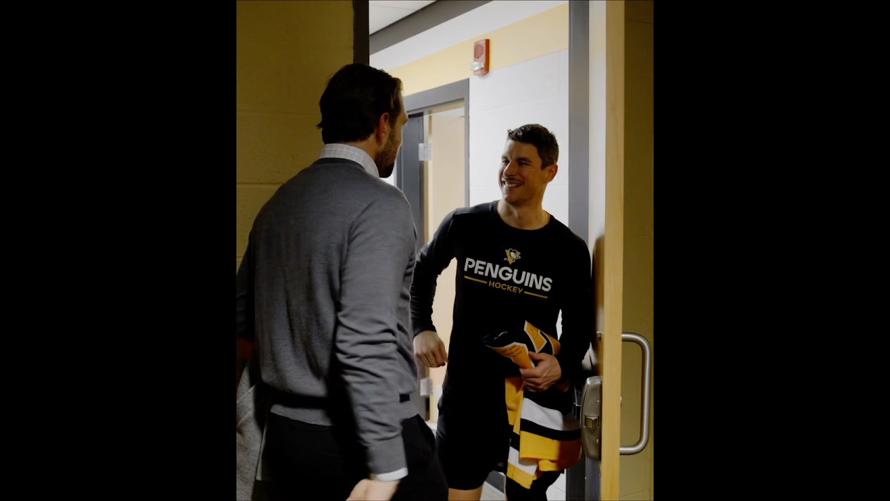 Nothing but respect between two of the all-time greats 🤝 #nhl #lakings #pittsburghpenguins