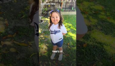 This little fan loves her Dodgers 🥹💙