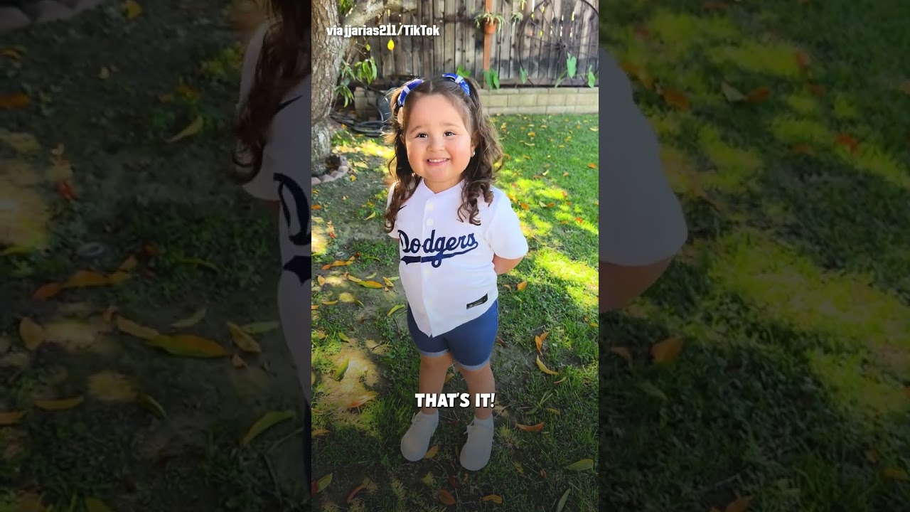 This little fan loves her Dodgers 🥹💙