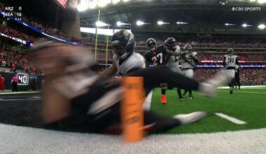 Mills dives for the pylon for lead-changing TD