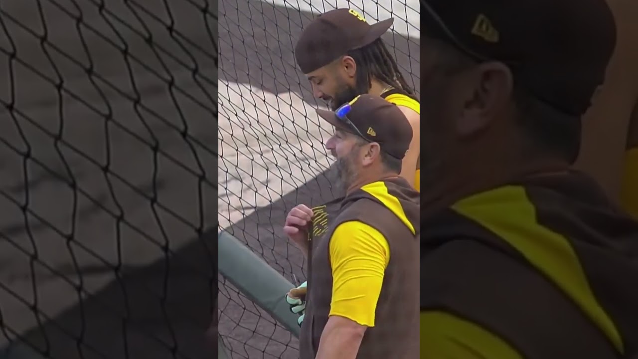 Fernando Tatis Jr accidentally hit fan during practice, so he signed a ball for him 💛 #tatis #padres