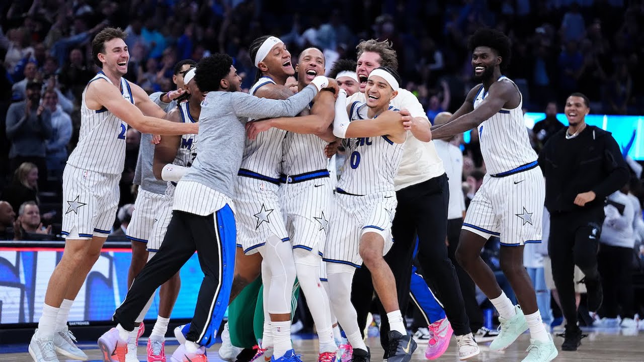 DESMOND BANE HITS A BUZZER BEATER 3 TO WIN THE GAME!!!