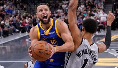 Curry torches Spurs again, rallies Warriors in 49-point night