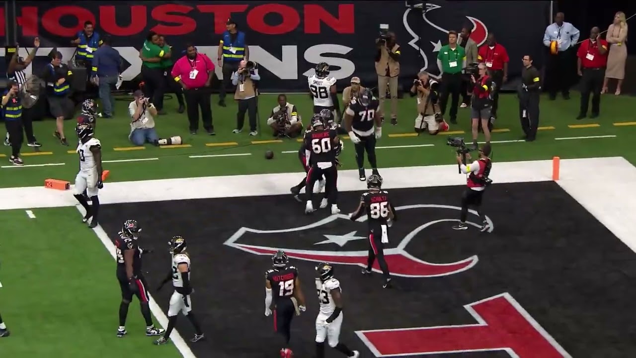 Money Mills runs it in for the touchdown 🏈