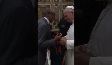 Spike Lee delivers a SPECIAL Knicks jersey to Pope Leo 💙🧡#shorts