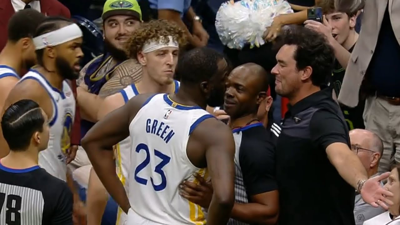 Draymond Green gets into it with courtside Pelicans fan and had to be separated 😬