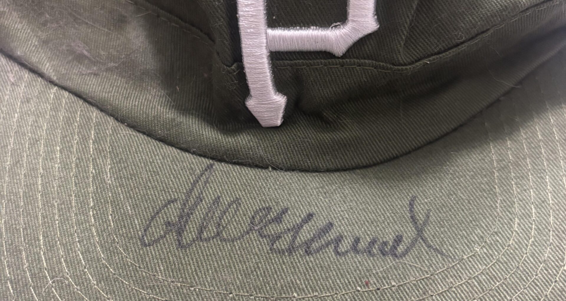 Help me with this autograph