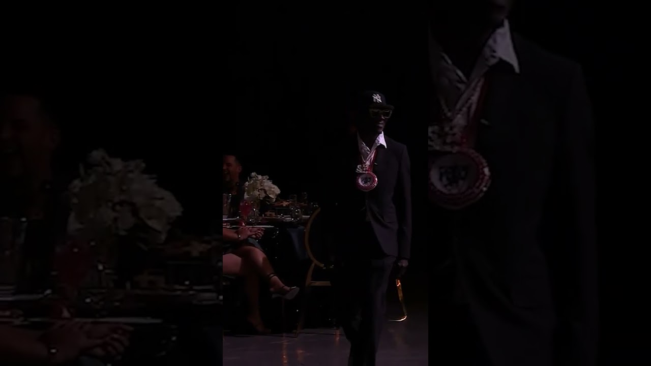 Flavor Flav pulled up to the MLB Awards 🤣