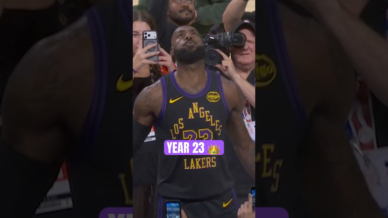 LeBron chalk toss to start year 23 🔥