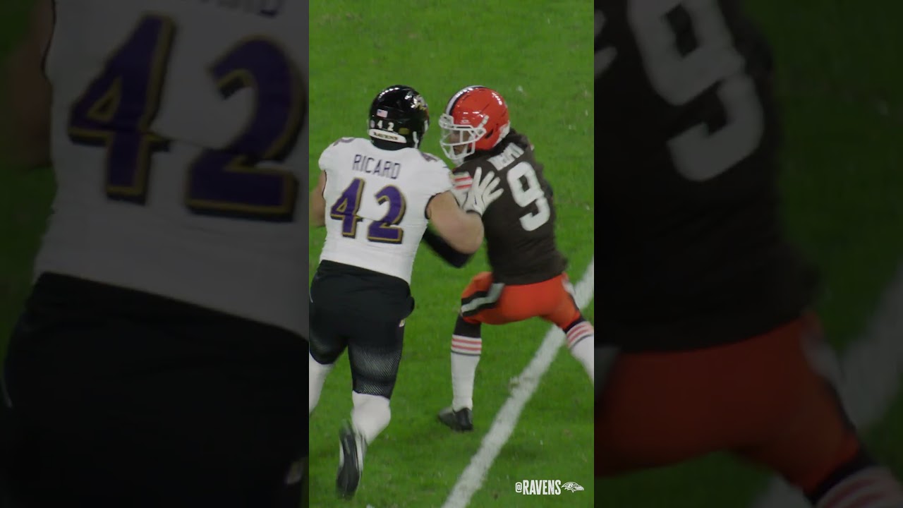 Didn’t get caught 🤣🤣 Don't miss Wired!!! #ravens #nflgameday #shorts #markandrews