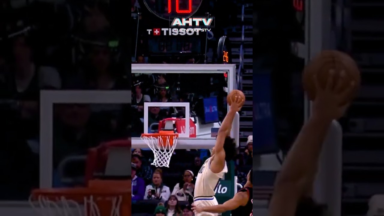 Jericho Sims CAN JUMP OUT OF THE GYM 😳🔥