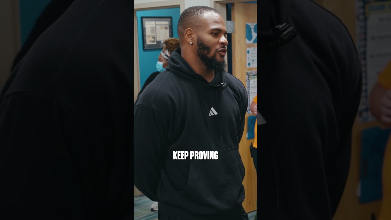 Micah Parsons surprises the Boys & Girls Club in Green Bay